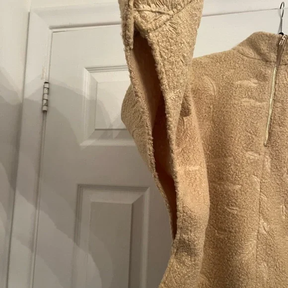 Zara Women's Gold Poncho - Picture 8 of 9